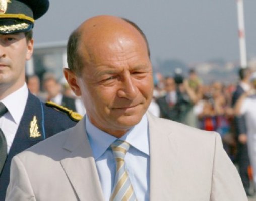 Băsescu retrimite legea reducerii CAS la Parlament